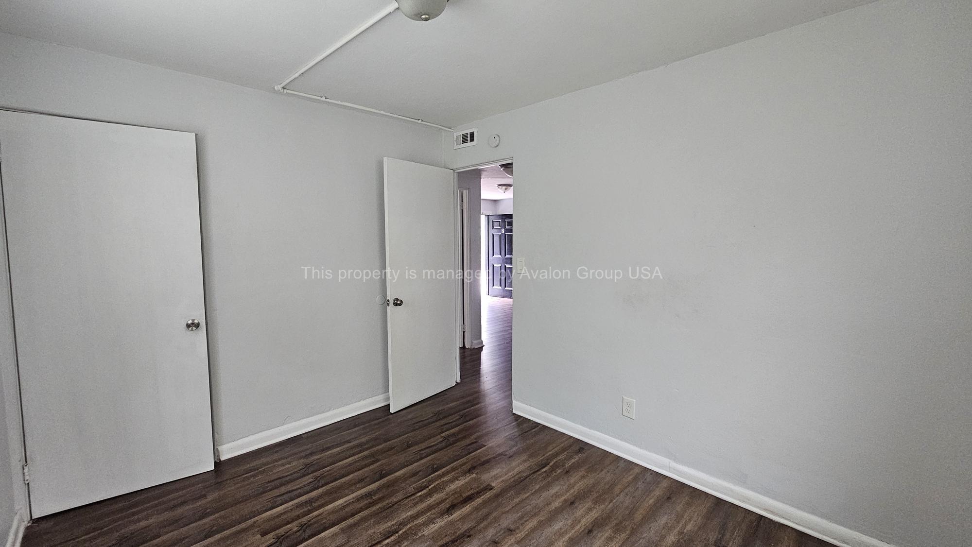 Building Photo - 610 W 18th St