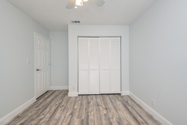 Building Photo - 5080 Point Alexis Dr