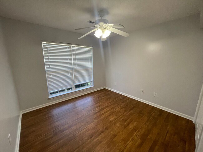 Building Photo - Nice Brick 3/2 House in Garden Lakes- $1,495