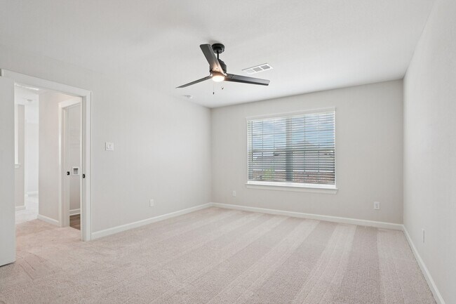 Building Photo - 1006 Whispering Winds Dr