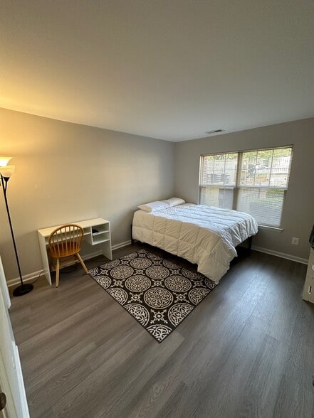Building Photo - 11701 Olde English Dr