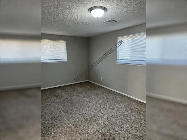 Building Photo - 981 NW 5th St