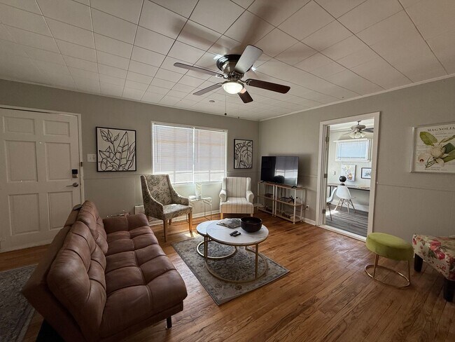 Building Photo - July Move in - Can be leased unfurnished or furnished