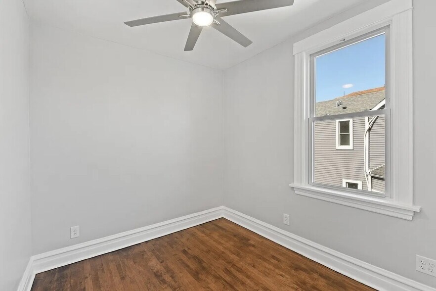 Building Photo - 2516 N Central Park Ave