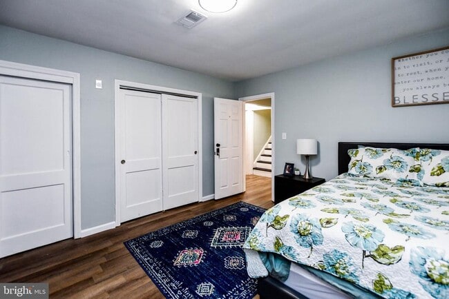 Building Photo - 3802 Cedar Dr