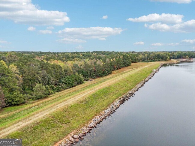 Building Photo - 7379 N Mitchell Ct