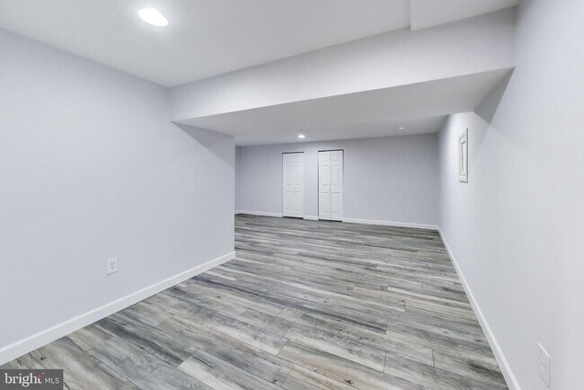 Building Photo - 991 Farm Haven Dr