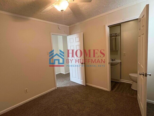 Building Photo - Three Bedroom House | Two Bathroom | Depos...