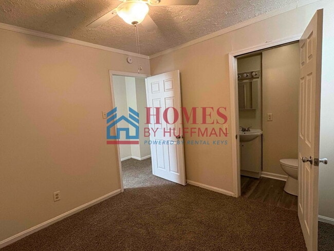 Building Photo - Three Bedroom House | Two Bathroom