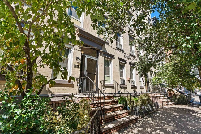 Building Photo - 1016 Willow Ave