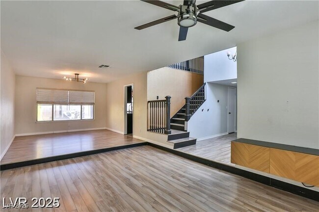 Building Photo - 722 Barrie Ct