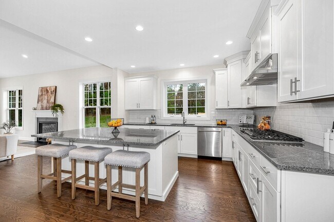 Building Photo - 12 Hope Ln