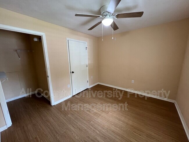 Building Photo - 4000 SW 23rd St