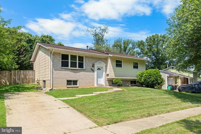 Building Photo - 10422 Floral Dr