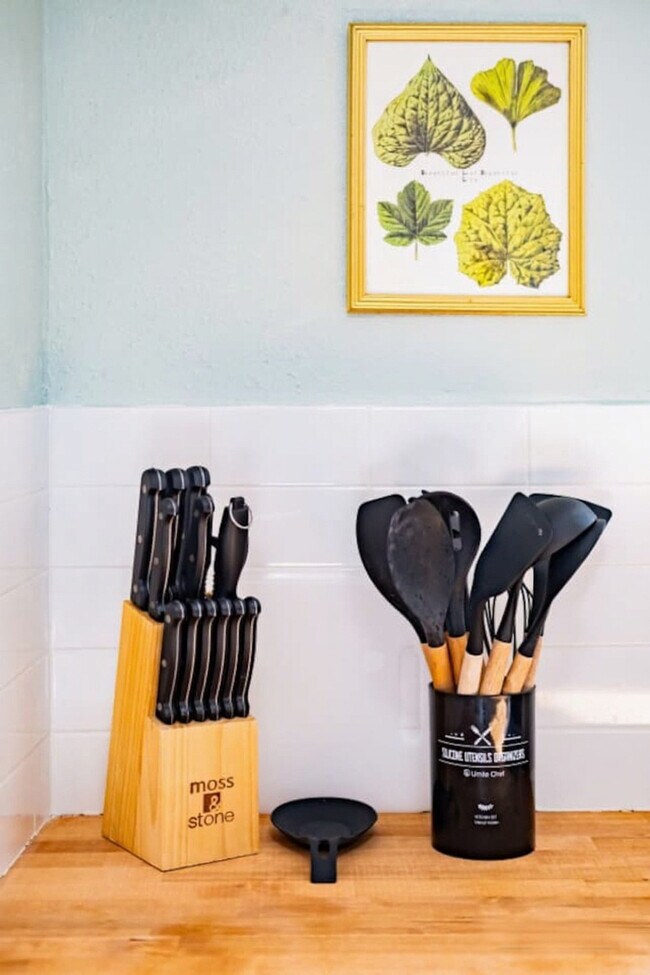 Building Photo - 170 E 100 N