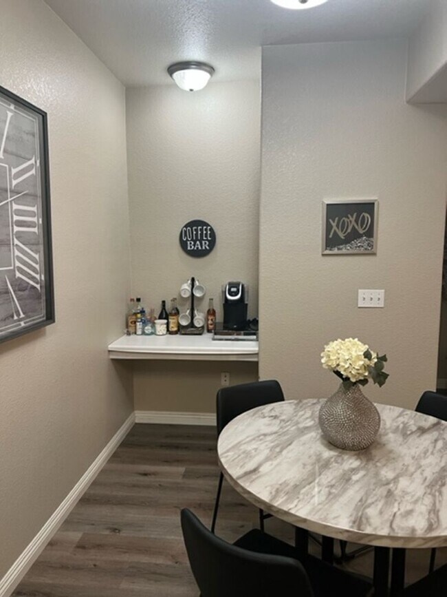 Building Photo - Beautiful 2 Bed/2Bath Lower Unit Condo wit...