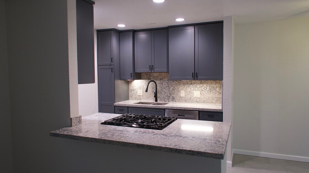 Kitchen - 841 Gardenia Ave