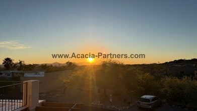 Building Photo - Three Bedroom Townhome