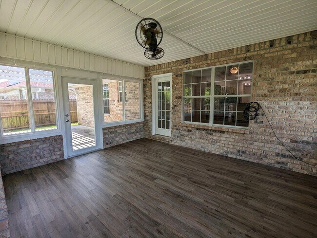 Building Photo - 9768 Parker Lake Cir