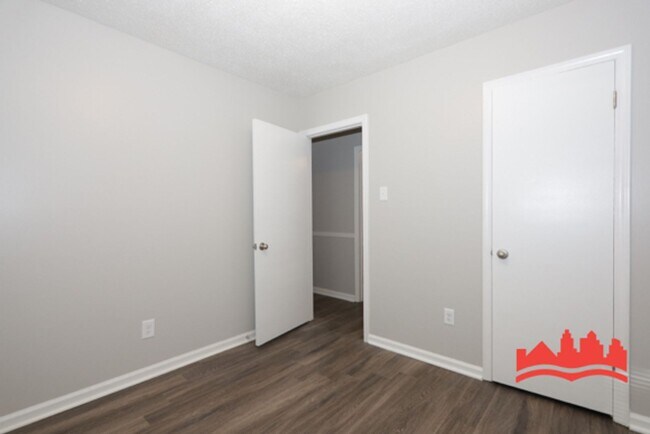 Building Photo - 4721 Bradford Dr