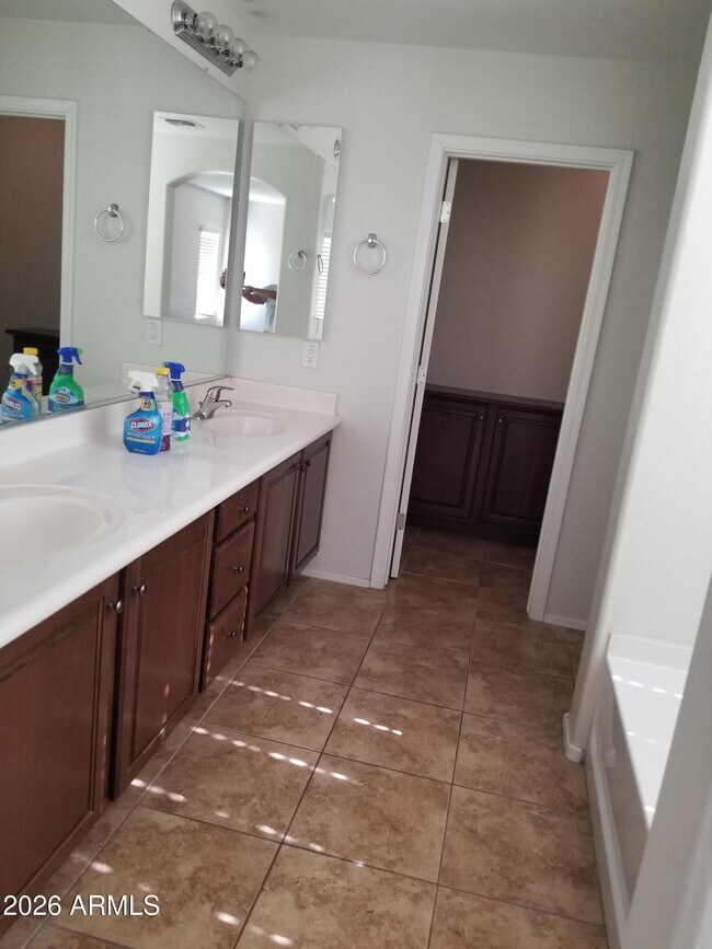 Building Photo - 542 N Citrus Ln