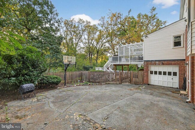 Building Photo - 9302 W Parkhill Dr