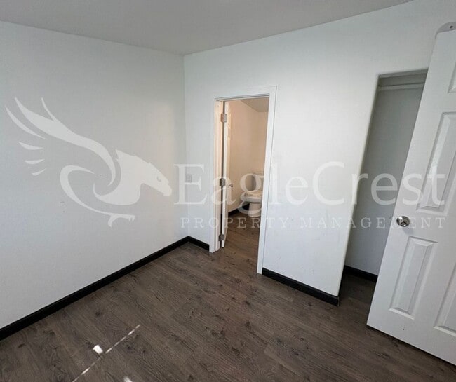 Building Photo - One Bedroom Cottage
