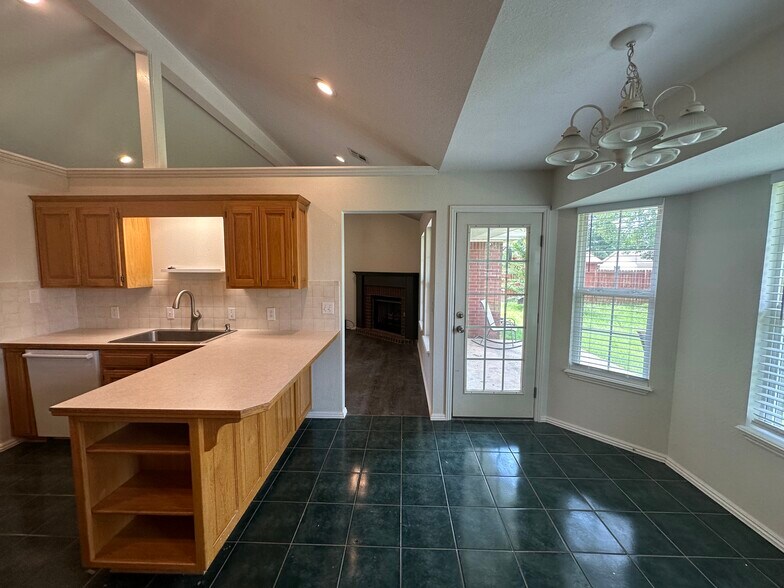 Building Photo - 312 Edgehill Ave