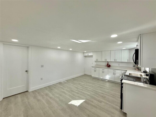 Building Photo - 1605 8th St