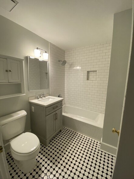 New bathroom - 120 W Duffy St