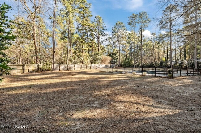 Building Photo - 215 Canterbury Rd