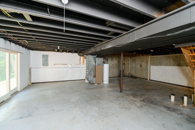 Building Photo - 5 bedroom / 2.5 bathroom Home for Rent in ...
