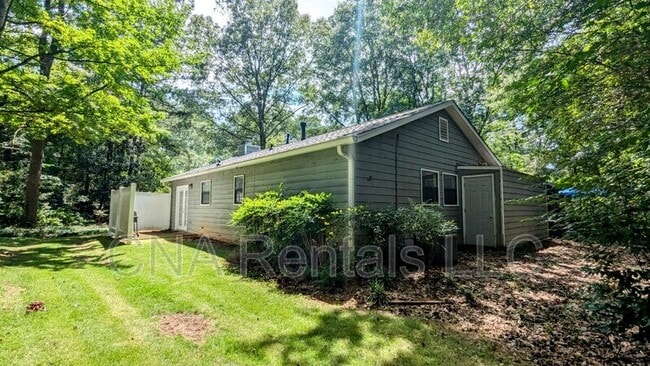 Building Photo - 1050 Mathews Ct