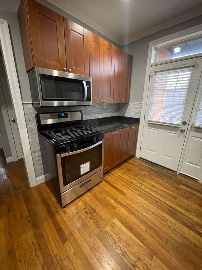Building Photo - $1750 - Spacious & Updated 2B/2B Main Floo...