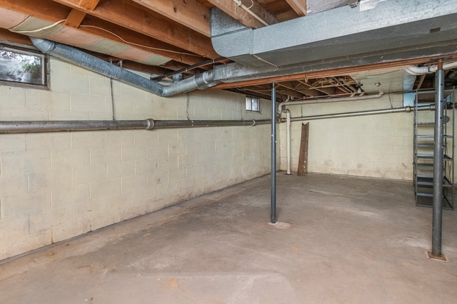 Building Photo - 314 S Arbutus Dr