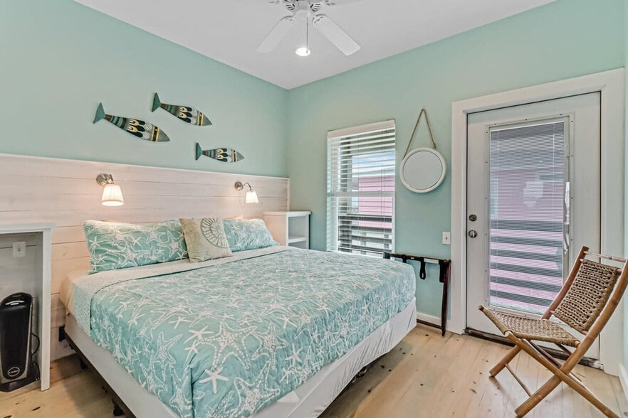 Building Photo - 2727 Eleventh Street-SI ID1023271P