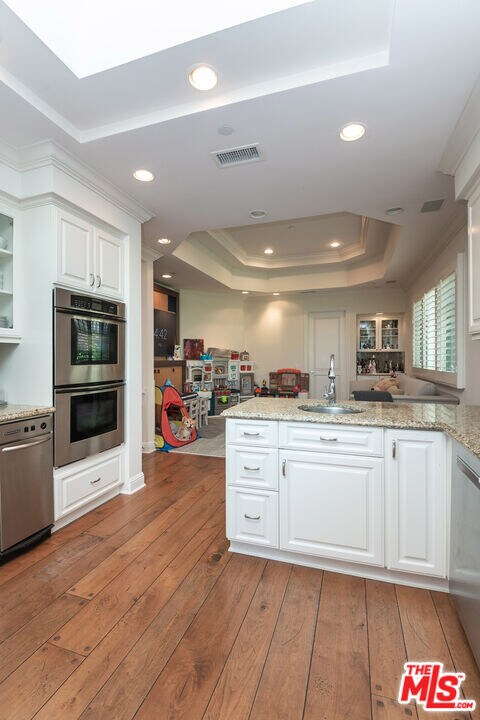 Building Photo - 9329 Nightingale Dr