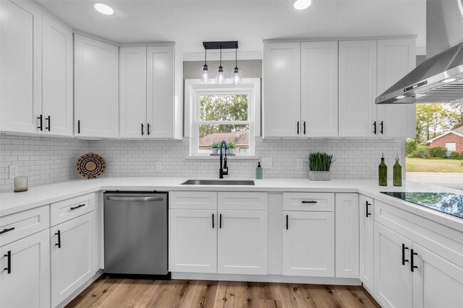 Building Photo - 3518 Shore Shadows Dr