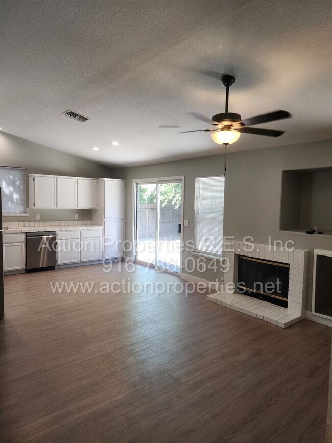 Building Photo - West Roseville 3 bedroom 2 bathroom 1406 sqft Three Car Garage Walking to Wood Creek High
