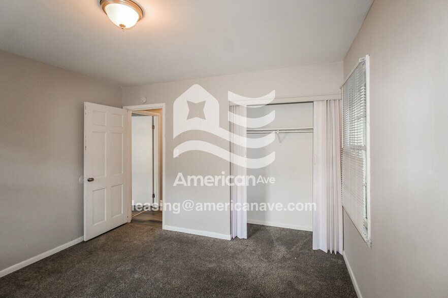 Building Photo - 2570 Greenleaf Dr