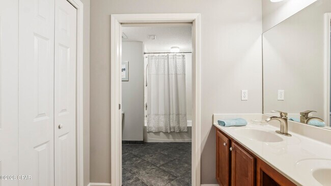 Building Photo - 2400 Grandiflora Blvd