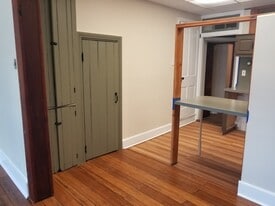 Building Photo - 307 N Market St