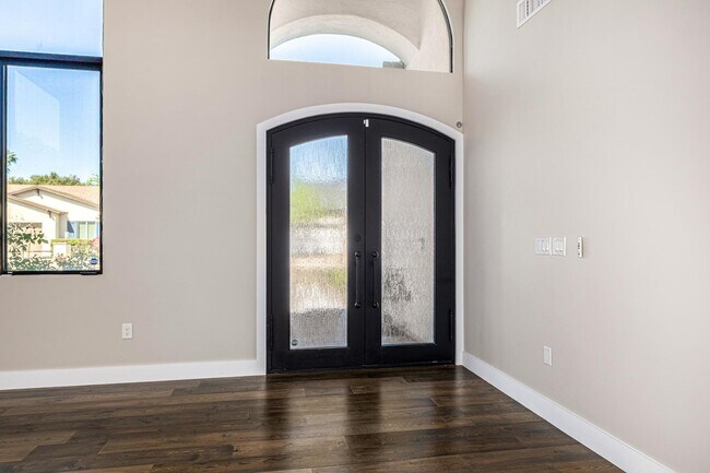 Building Photo - 3821 E Devonshire Ave