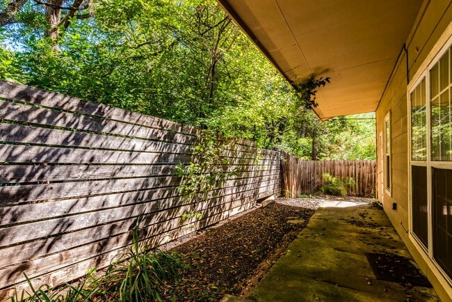 Building Photo - 1502 E 37th St