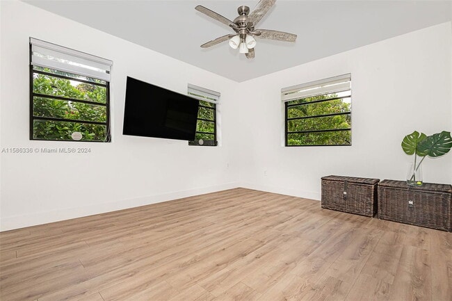 Building Photo - Fairway Drive, Miami Beach, FL 33141 - 3 B...