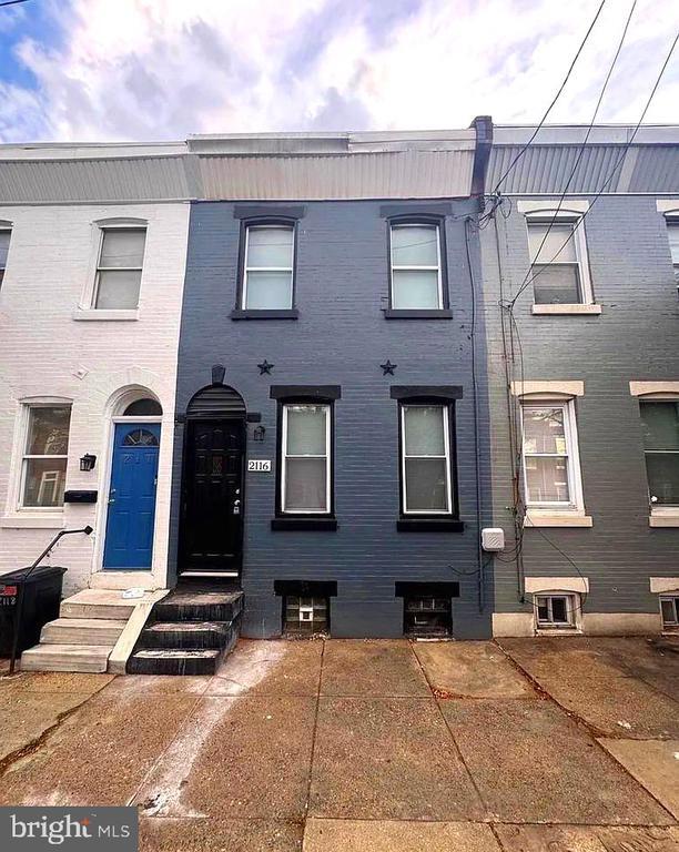 Building Photo - 2116 E Cambria St