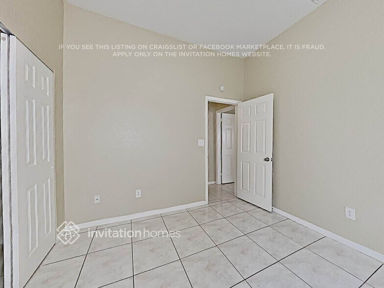 Building Photo - 1422 SW 158th Ave