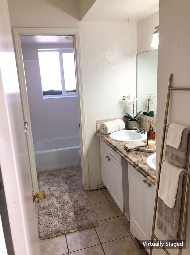 Building Photo - $500 OFF 1ST MONTH! $1,695/MO (WATER, SEWER & TRASH INCLUDED)  Look & Lease Special: Apply within...