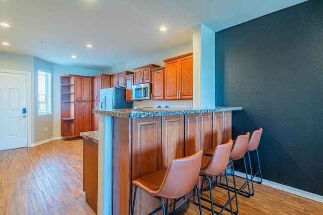 Building Photo - 1275 E University Dr