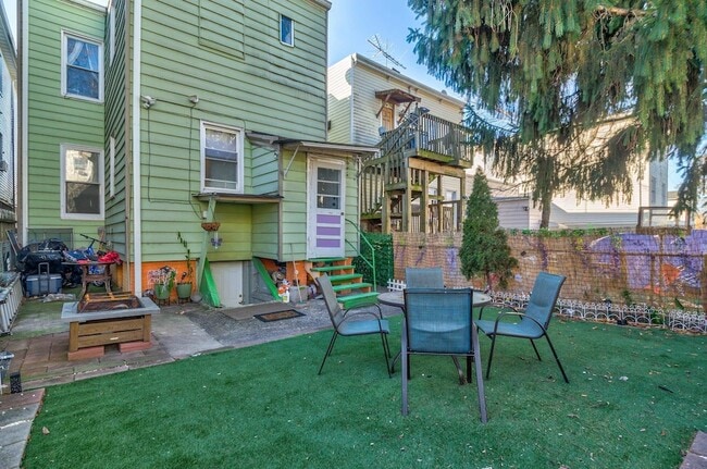 Building Photo - 396 Union St